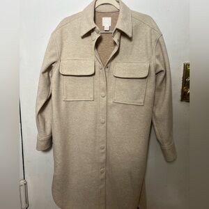 Women's Beige oversized Shacket. Button closure and has pockets